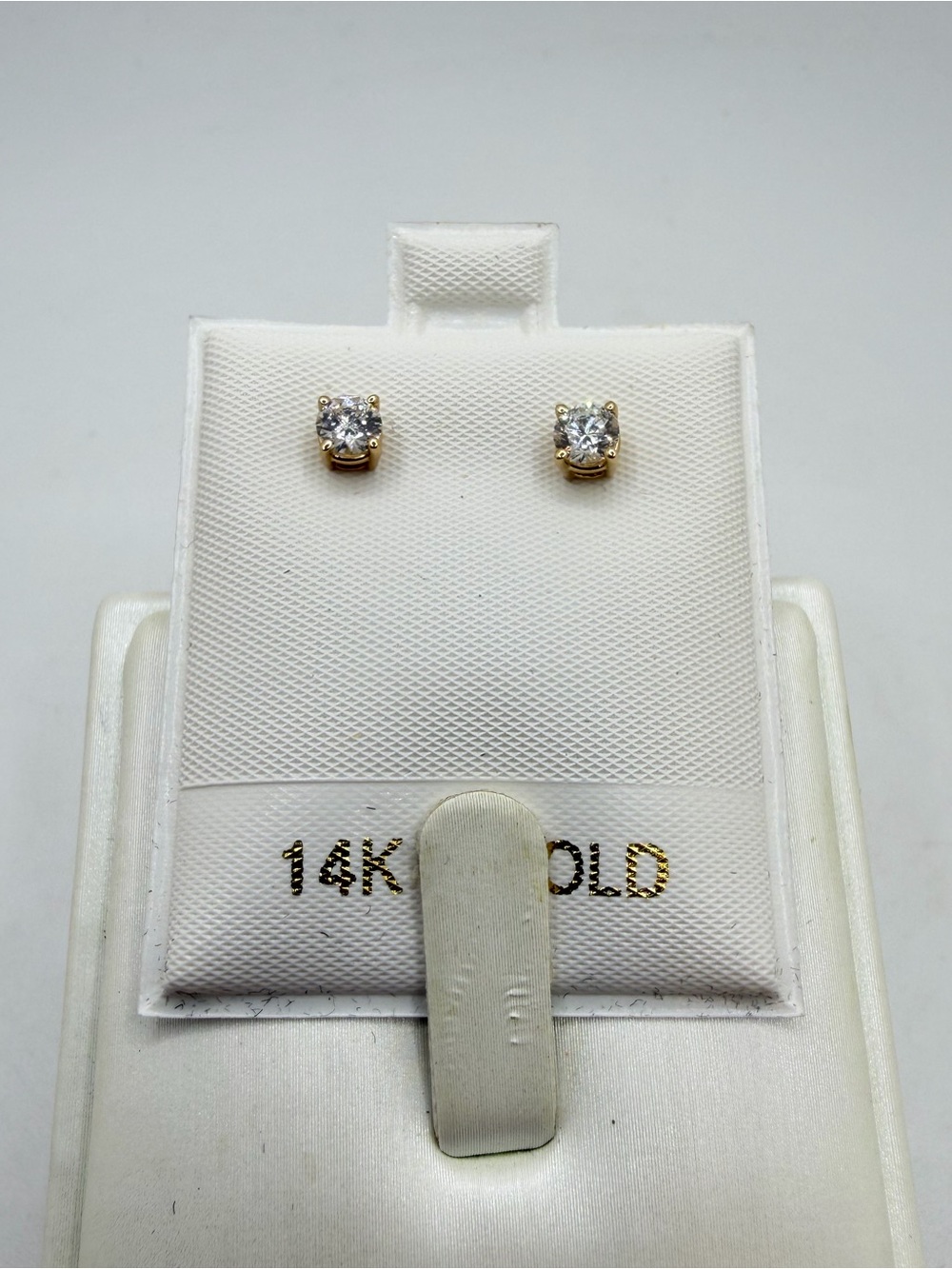 NWT 4mm (.50ctw) round cut Lab-grown diamond stud earrings in 14kt yellow gold!